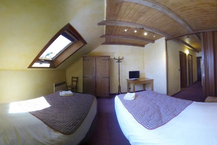Room 3 of 60