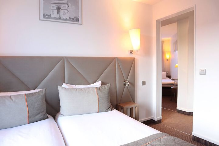 Room 9 of 49