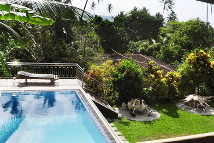 Hotel with Pool