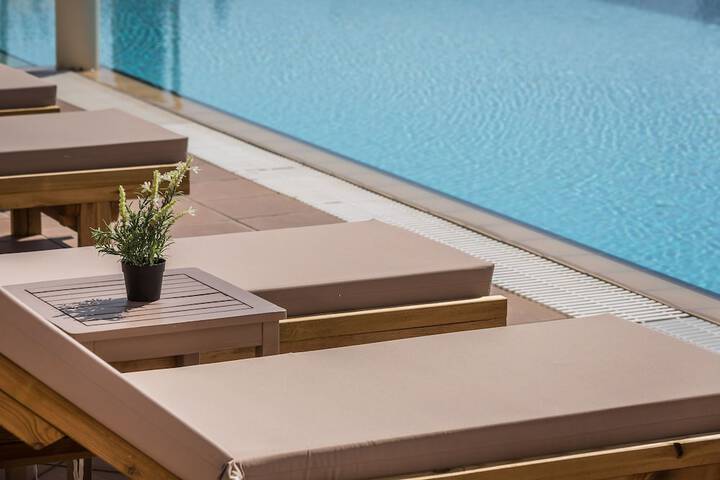 Sundeck 52 of 60