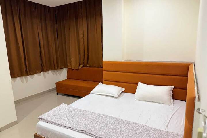 Room 12 of 44