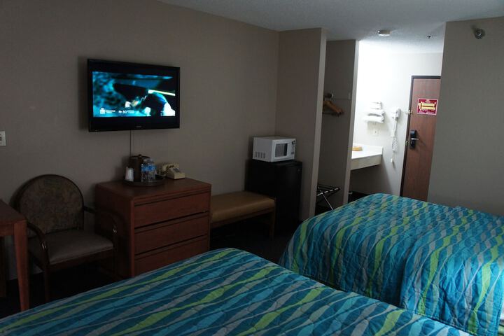 2 Double Beds (24 of 27)