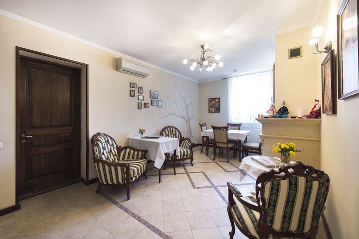 Guest Lobby