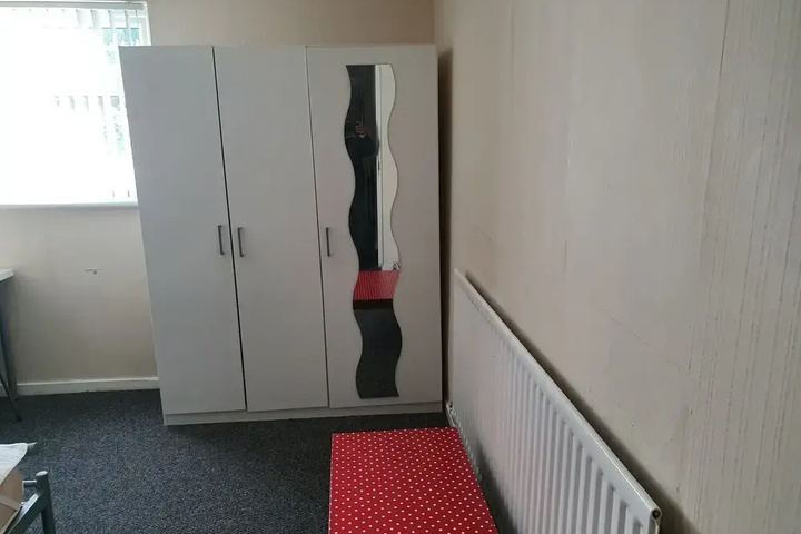 Room 9 of 15