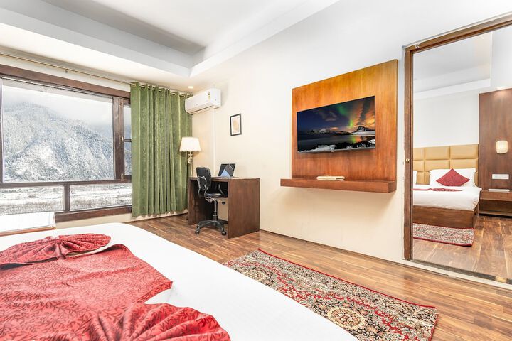 Room 13 of 36