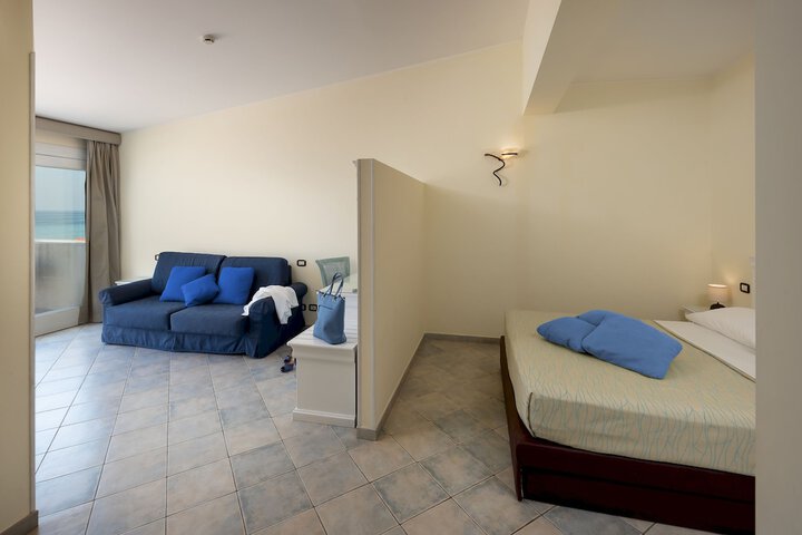 Room 3 of 40