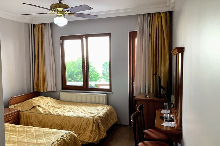 Room 4 of 20