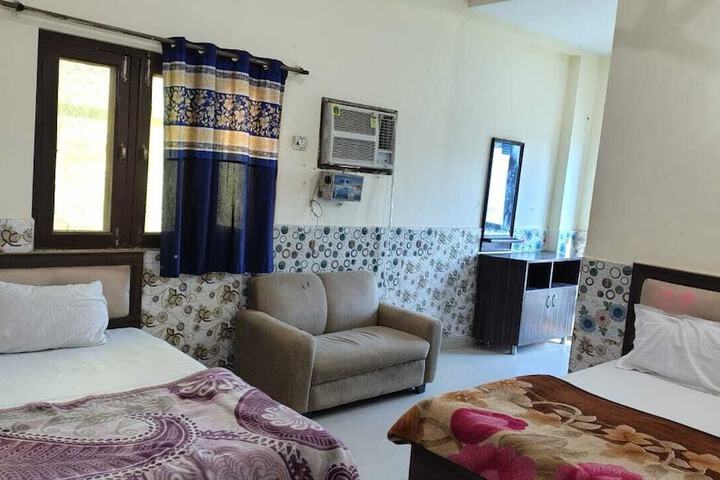 Room 2 of 16