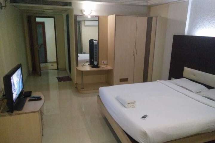 Room 7 of 14