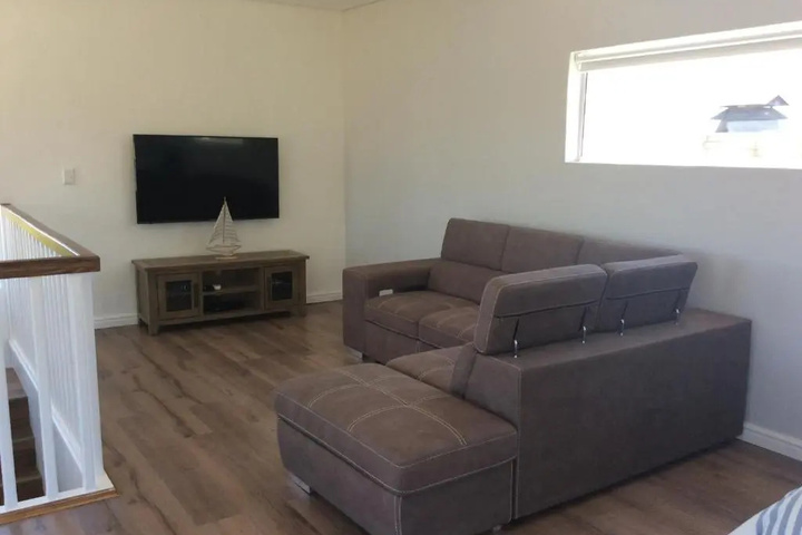 Room 2 of 10