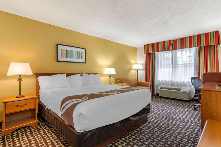 1 Queen Bed (4 of 15)