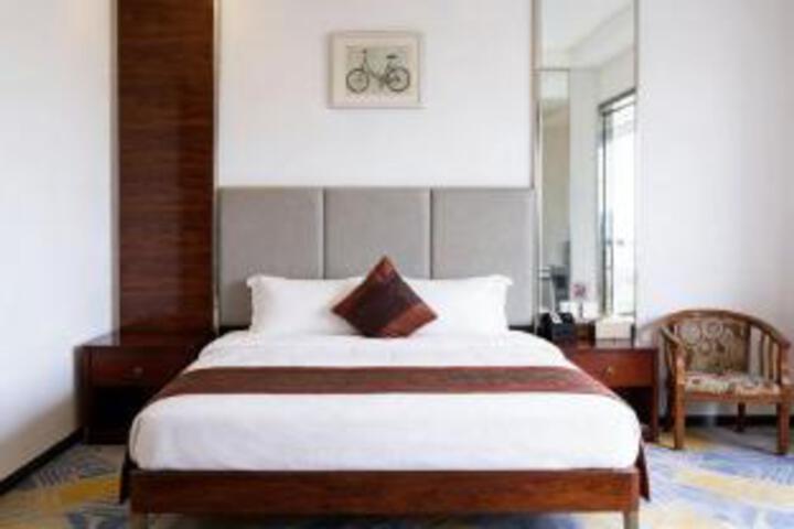 Room 8 of 10