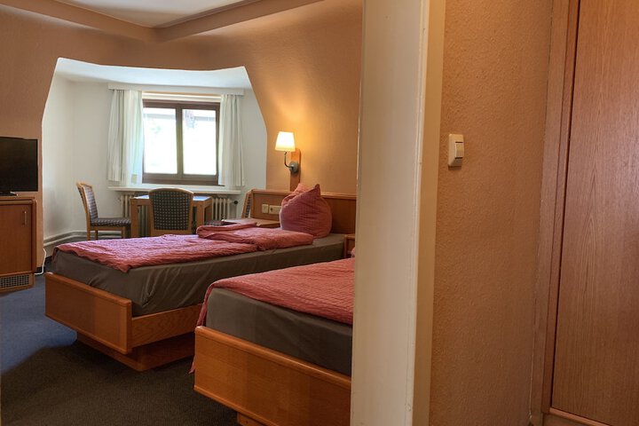 Room 17 of 28
