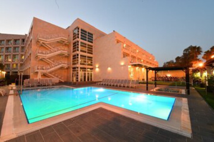 Pool 15 of 23