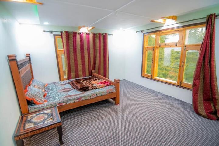 Room 16 of 22