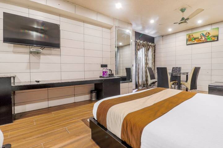 Room 4 of 16