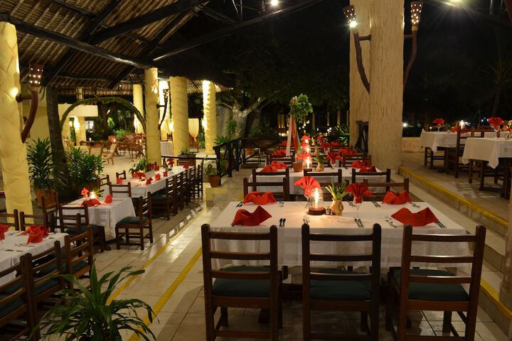 Dining 73 of 99