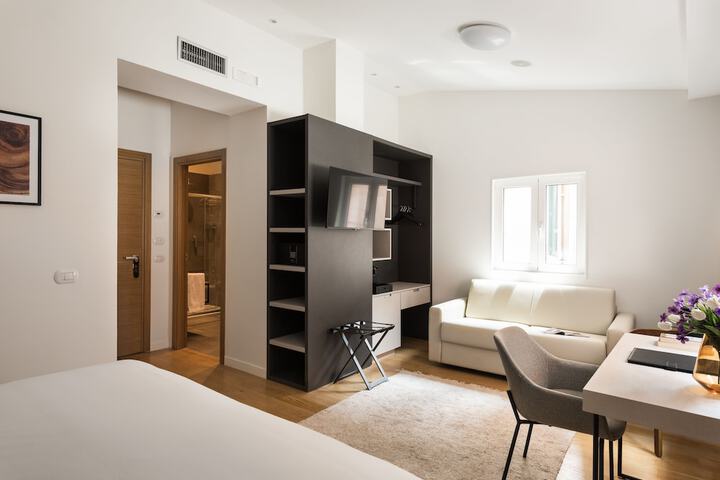 Room 4 of 36