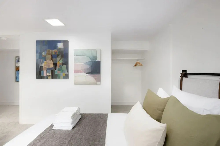 Room 5 of 20