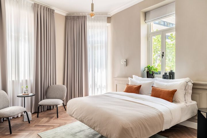 Room 21 of 50
