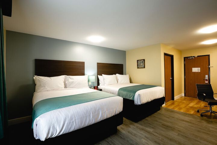1 Queen Bed (4 of 26)