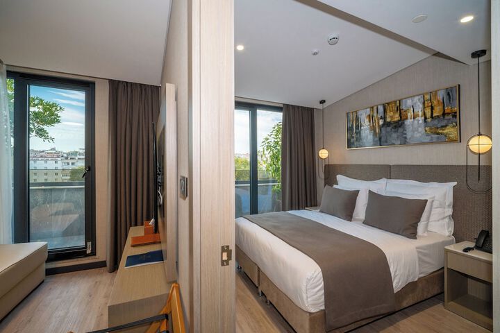 Room 34 of 170