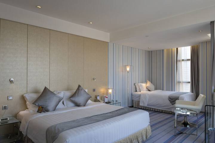 Room 28 of 167