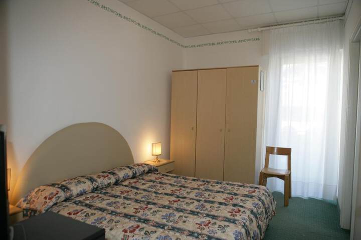 Room 17 of 37