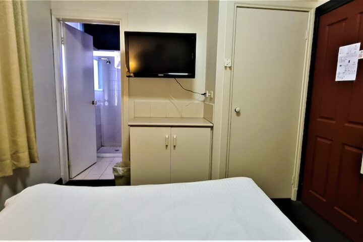 Room 6 of 51