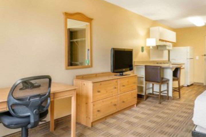 Room 10 of 27