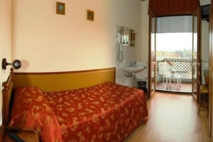 Room 20 of 38