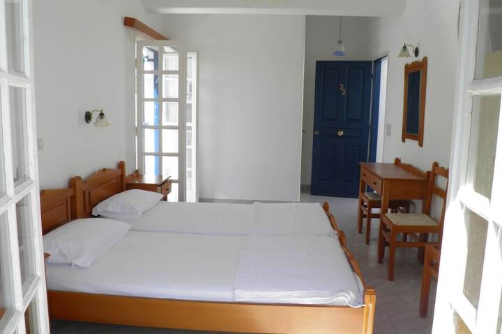 Room 3 of 61