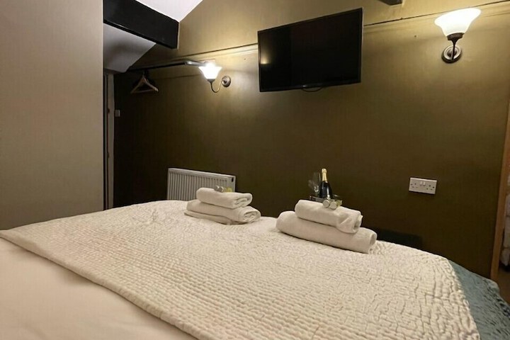 Room 9 of 33