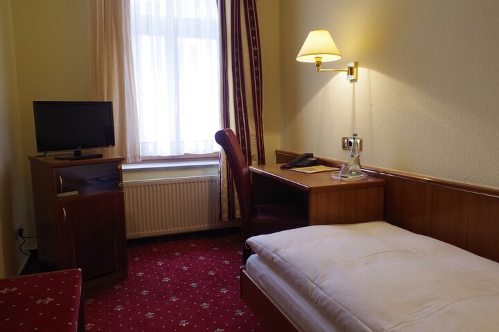Room 11 of 39