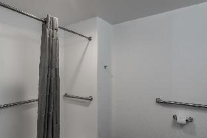 Room 24 of 28
