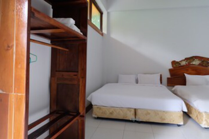Room 13 of 19