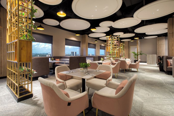Business Center 28 of 30