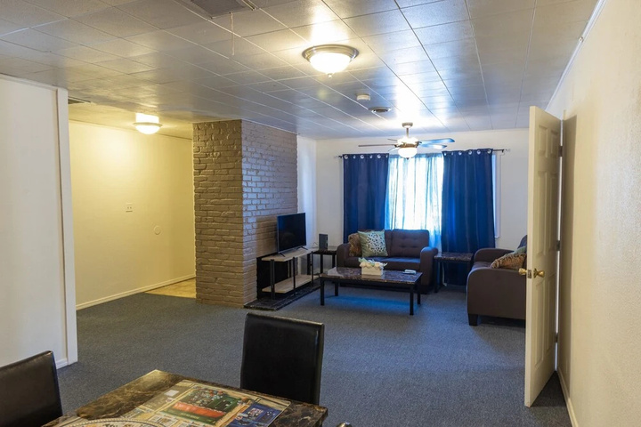 Room 9 of 16