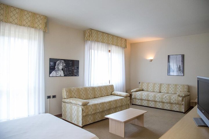 Room 4 of 23