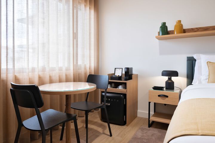 Room 34 of 84