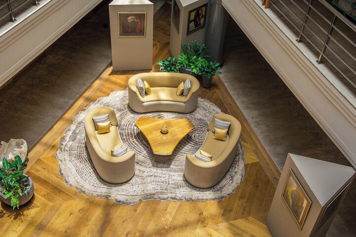 Lounge 45 of 85