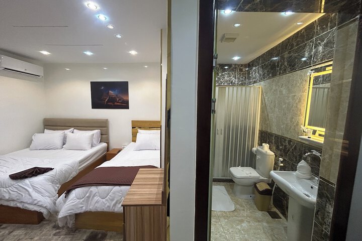 Room 32 of 79