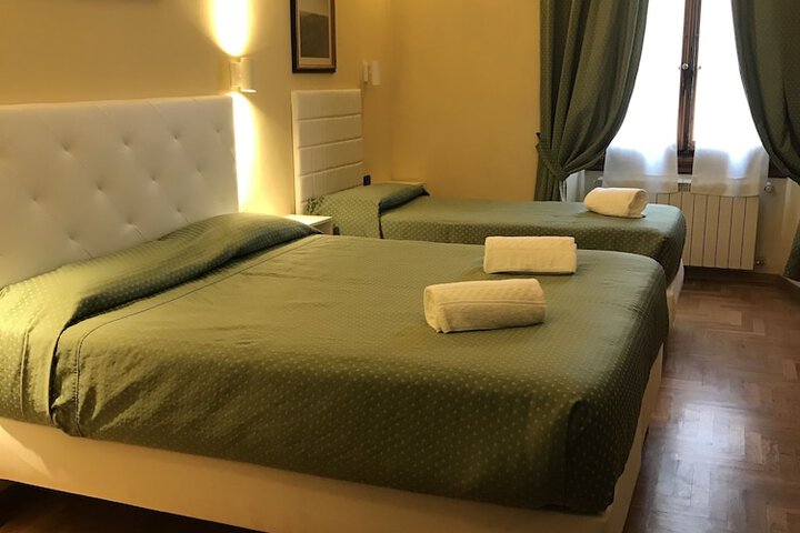 Room 8 of 16