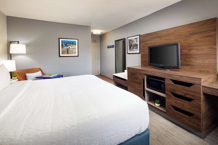 1 King Bed (7 of 13)