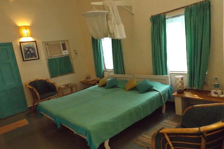 Room 13 of 233