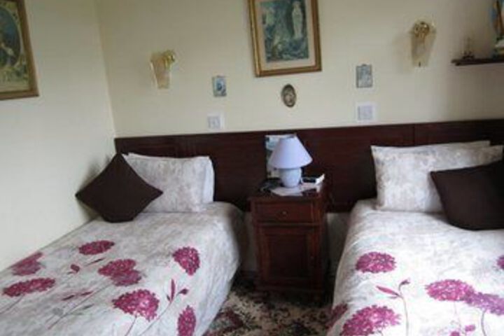 Room 12 of 18