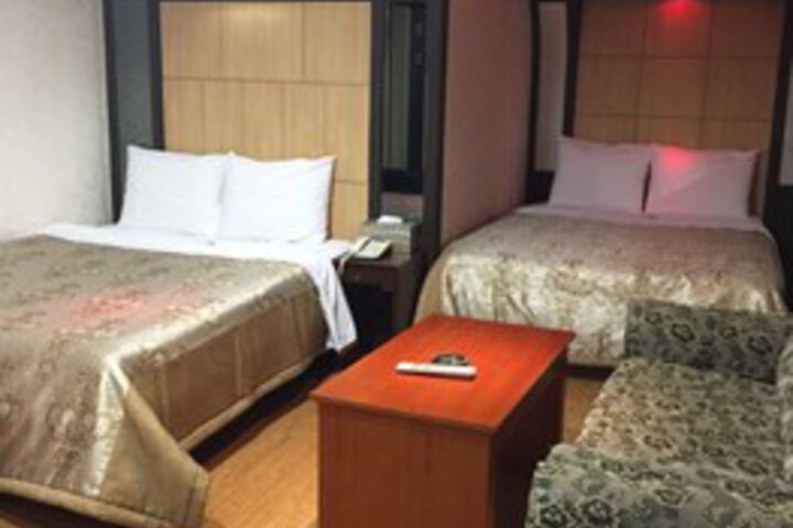 Room 4 of 14