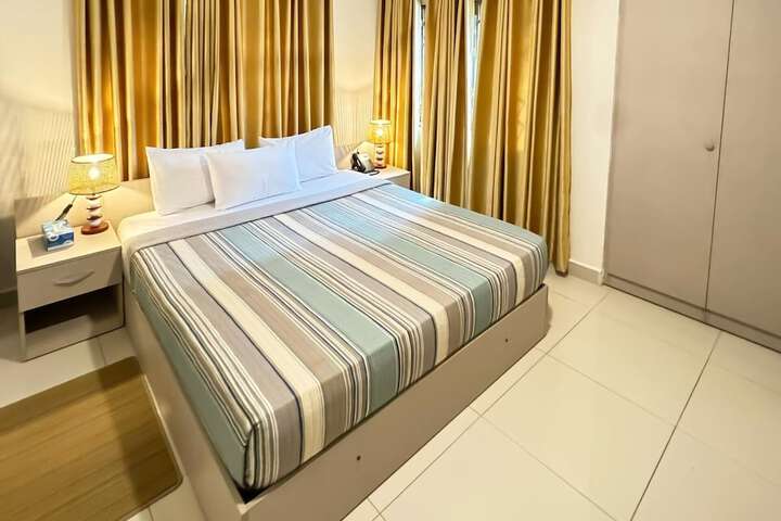 Room 16 of 27