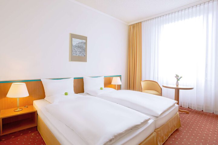 Room 6 of 44