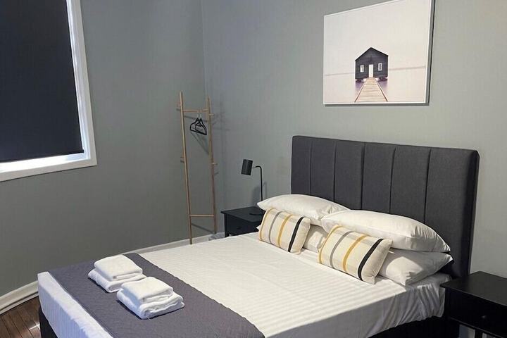 Room 3 of 10